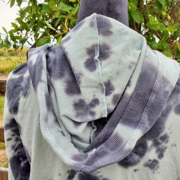 Jane and Delancey Blue Tie-Dye Hoodie Size Medium EUC - Picture 11 of 16